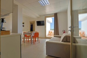 TV, fireplace, video games, offices - Boomerang Home 4 – Suite nel Boomerang Village Resort 4 Stelle – a soli 5 minuti dal Mare del Salento (Manduria)