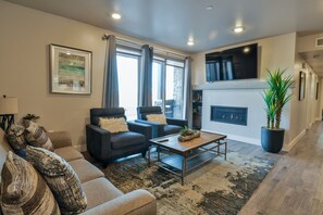 Smart TV, fireplace - C2-C3 Combo - Moab Sage Creek Resort - Heated Pool (Moab)