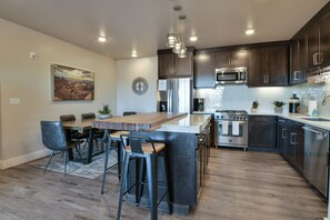 Fridge, microwave, oven, stovetop - C2-C3 Combo - Moab Sage Creek Resort - Heated Pool (Moab)