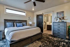 Iron/ironing board, travel cot, free WiFi, bed sheets - Quad C 1-4 at Moab Resort-Pool-Pets-Large Groups (Moab)