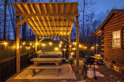 16 miles from Hocking Hills, 1BR/1BA Private Hot Tub, Fire Pit, BBQ