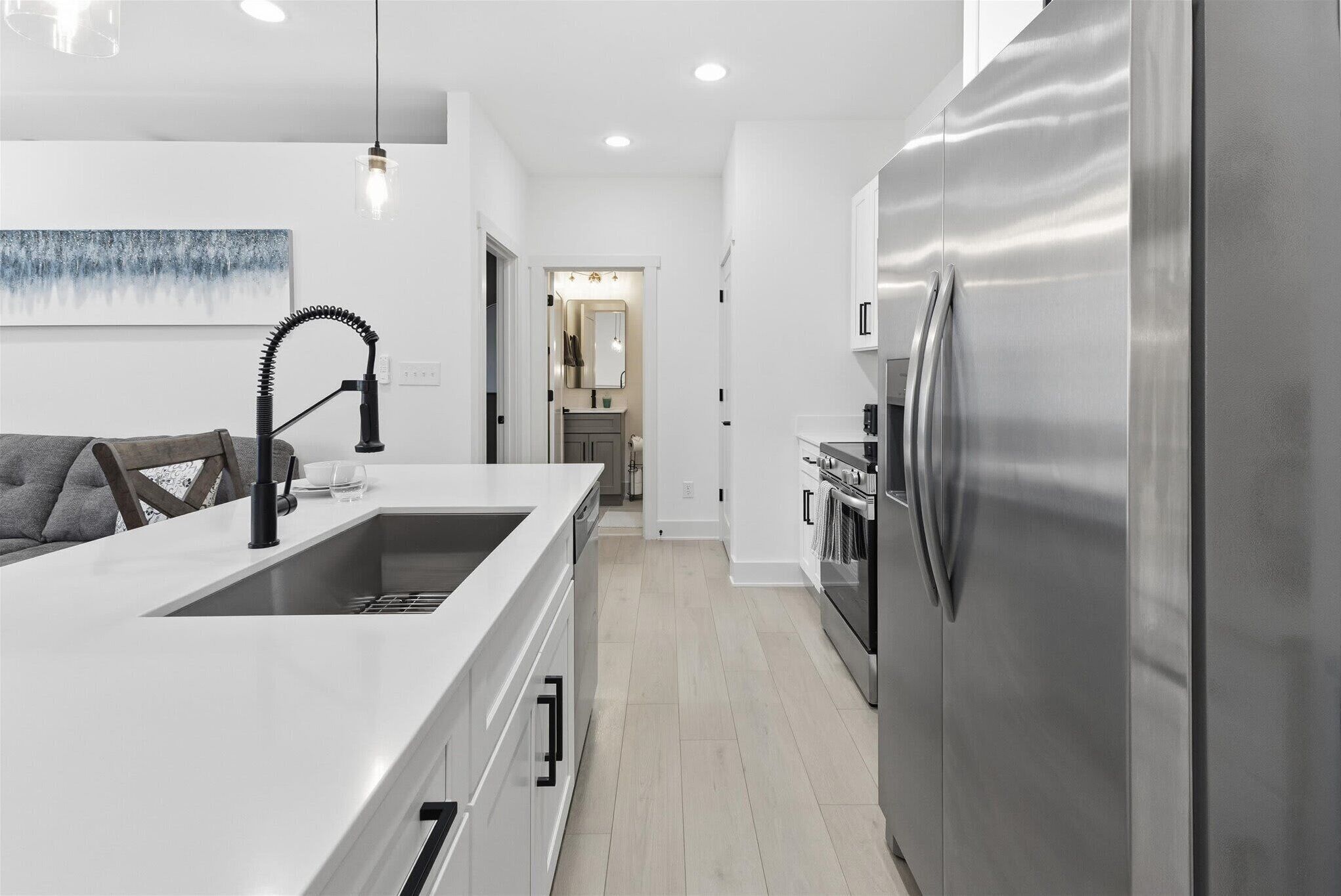 冷蔵庫、電子レンジ、オーブン、コンロ