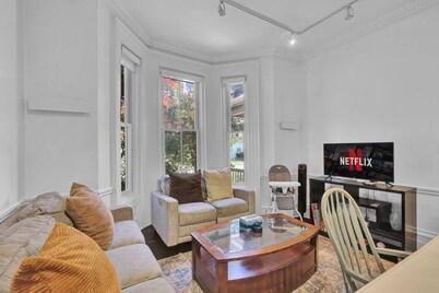 Spacious 1 bed 1 bath | Close to Downtown & Beach