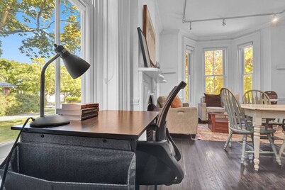 Spacious 1 bed 1 bath | Close to Downtown & Beach