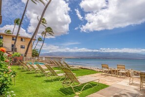 Terrace/patio - Stunning 2BD 2BA Ocean Front Condo Great View, AC (Wailuku)