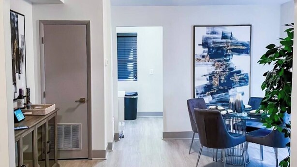 A modern interior with a dining area, a kitchen, and a hallway. - Beautiful Apartment In Downtown Baltimore (Baltimore)