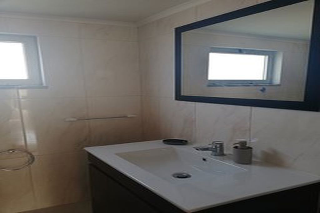 Regadera, bidet, toallas 