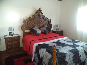 Free WiFi, bed sheets - Superb Views in Douro Region (Vila Marim)