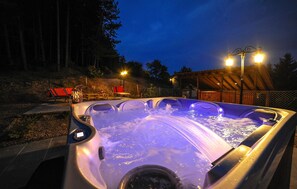 Outdoor spa tub - 3 bedroom awesome home in Poppi (Poppi)