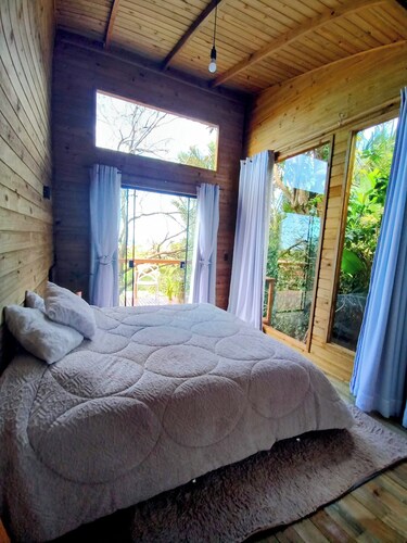 Spacious house with ocean view in Florianópolis, sleeps up to 12 guests.