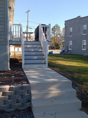 Cozy 2-bedroom house in lovely Crisfield with AC