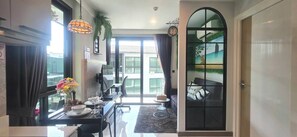 อพาร์ทเมนท์, 1 ห้องนอน, พร้อมสิ่งอำนวยความสะดวกสำหรับผู้พิการ, ระเบียง | ภายใน