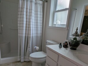 تجهيزات دش، مجففات شعر، مناشف، صابون