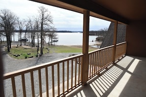 Property grounds - Lakefront 4 bedroom, 4 bath Porum Landing retreat plus bunk room beautiful views (Checotah)