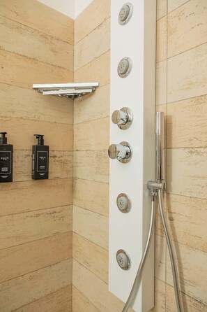 Shower, hair dryer - Boomerang Home 6 – Suite nel Boomerang Village Resort 4 Stelle – a soli 2 min dalla Salina dei Monaci (Manduria)