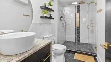Shower, hair dryer, towels, shampoo