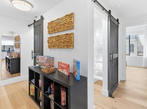 Interior - Corner Flat off Meridian - Walk Anywhere Downtown (Indianapolis)