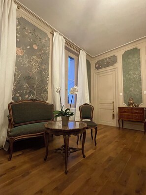 Deluxe tweepersoonskamer, uitzicht op stad | Een laptopwerkplek, gratis wifi