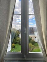 舒适双床房, 花园景观 | 笔记本电脑工作区、免费 WiFi