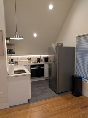 電子レンジ、オーブン、コンロ、食器洗い機