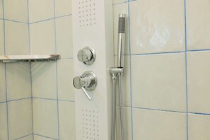 Shower, hair dryer - Boomerang Home 7 – Suite nel Boomerang Village Resort 4 Stelle – a pochi minuti dalla Spiaggia di San Pietro in Bevagna (Manduria)