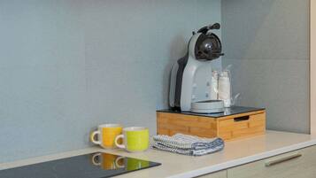 Réfrigérateur, cafetière/bouilloire