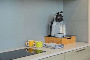 Cafetera i tetera i frigorífic 