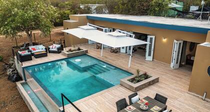 2 BR Island Getaway Featuring Spectacular Views w/King Beds, AC, WIFI, and Pool