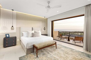 Escritorio, tabla de planchar con plancha, wifi y ropa de cama 