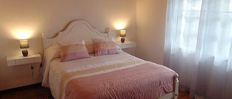 Iron/ironing board, free WiFi, bed sheets