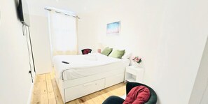 Internet, bed sheets - Room 3 Camden Parkway (London)