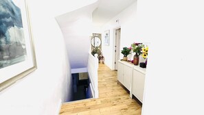 Interior - Room 3 Camden Parkway (London)