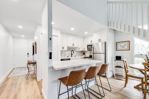 Beautifully Renovated 2-bedroom condo with AC, sleeps 6, North Shore Oahu