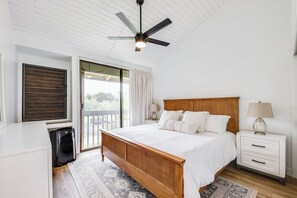 Iron/ironing board, WiFi, bed sheets - Beautifully Renovated 2-bedroom condo with AC, sleeps 6, North Shore Oahu (Kahuku)