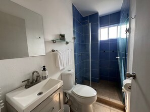 Standard-Apartment, Terrasse | Badezimmer