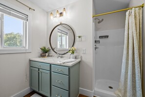 Bruser, hårtørrer, håndklæder, Sæbe
