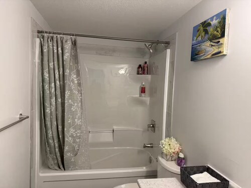 The Cozy & Bright Suite