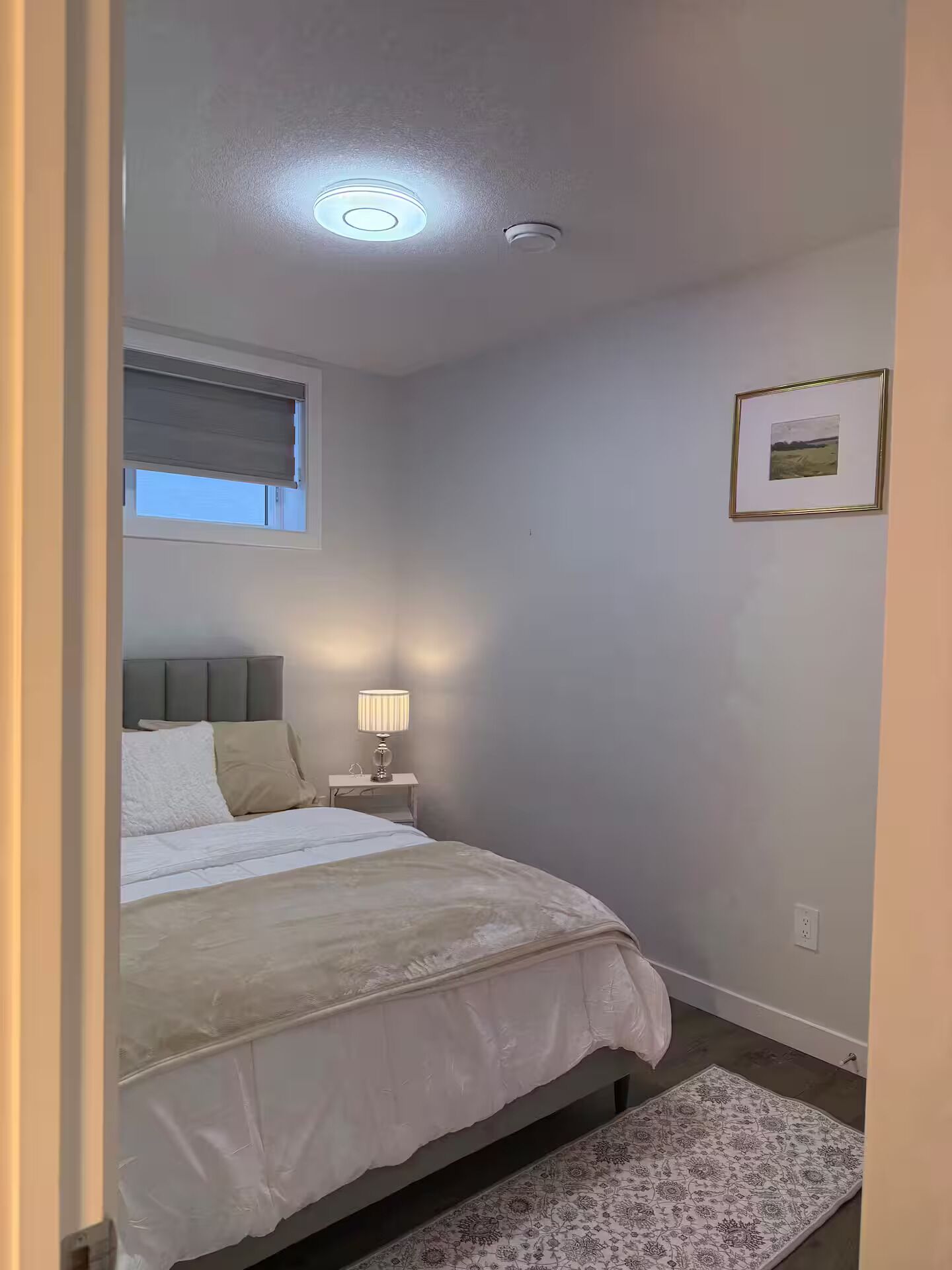 2 bedrooms, iron/ironing board, internet