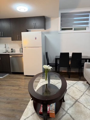 Interior - The Cozy & Bright Suite (Saskatoon)