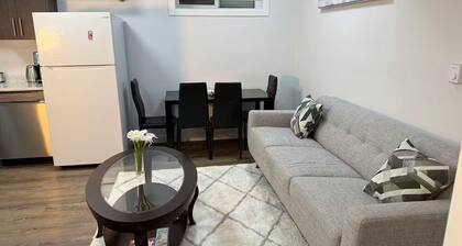 The Cozy & Bright Suite