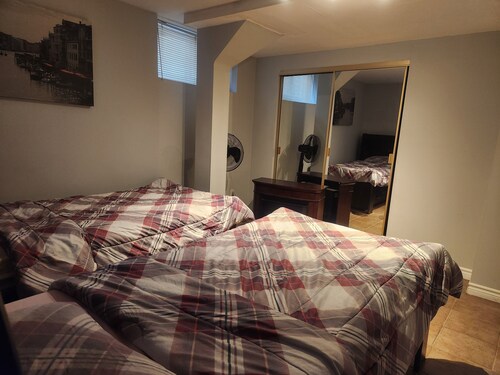 Perfect Getaway for the Family: Spacious, Cozy 2-Bedroom Private Basement !