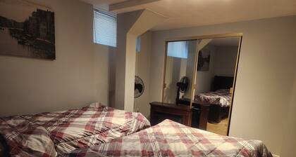 Perfect Getaway for the Family: Spacious, Cozy 2-Bedroom Private Basement !