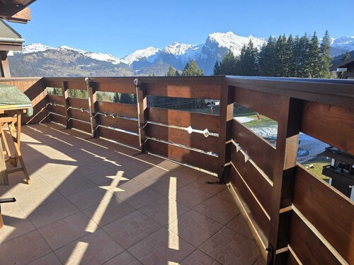 Bright 6/7-bed apartment near town center and ski lifts