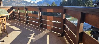 Bright 6/7-bed apartment near town center and ski lifts