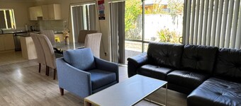 Relaxing 3BR Home by Wattle Downs Reserve