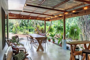 Outdoor dining - Hummingbird jungle (La Fortuna)