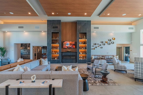 Live by Stadium with Balcony-Pool-Gym-Parking-W/D