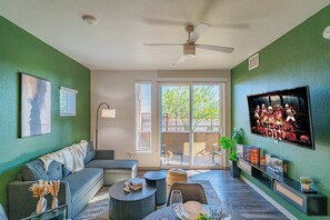 Televisión y oficina 