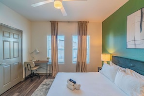 Desk, iron/ironing board, WiFi, bed sheets - Steps from Stadium w/Balcony,Pool,Gym,Parking,W/D (Glendale)