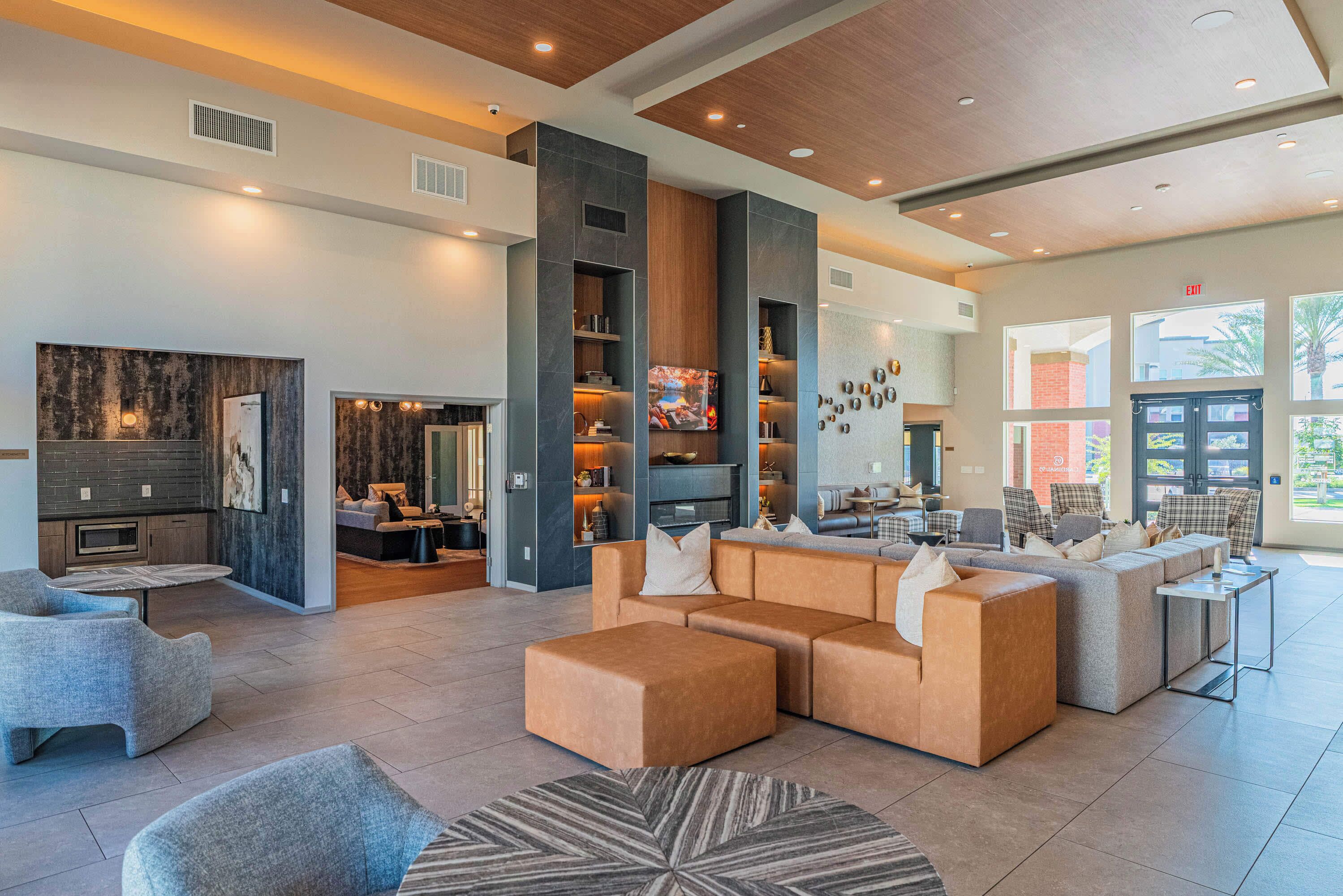 Stadium Area Unit W/ Balcony,pool,gym,parking,w/d - Glendale, AZ